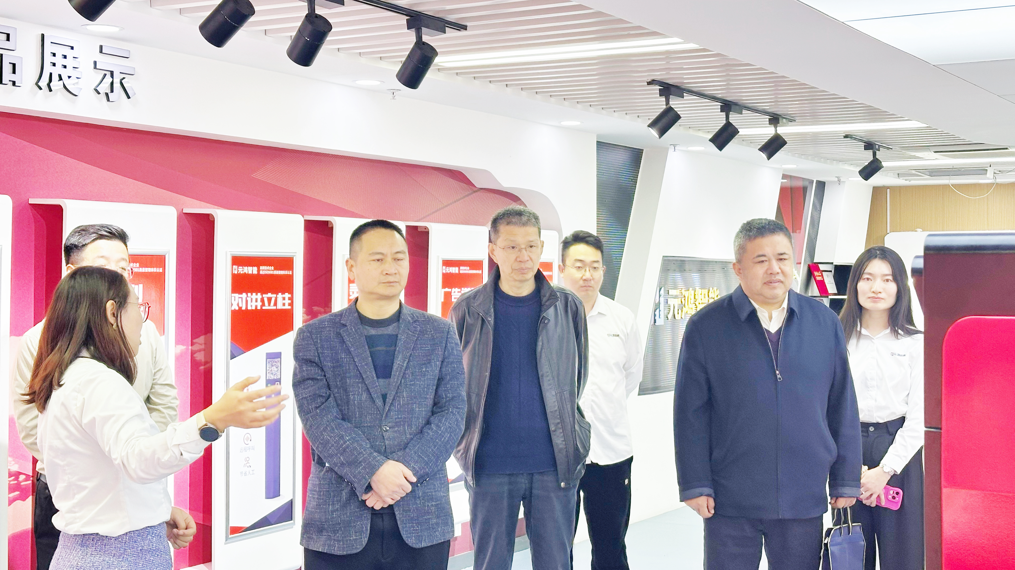 校企攜手，共探智慧停車新征程 —— 濟南大學(xué)后勤部領(lǐng)導(dǎo)蒞臨元鴻智能參觀調(diào)研